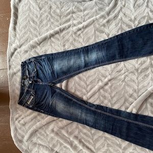Buckle jeans